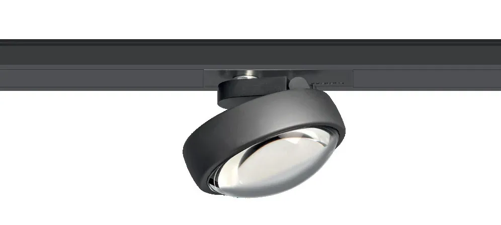 TRIvario Spot Nubixx mit Glaslinse in Schwarz an einer schwarzen TRIvario Schiene
