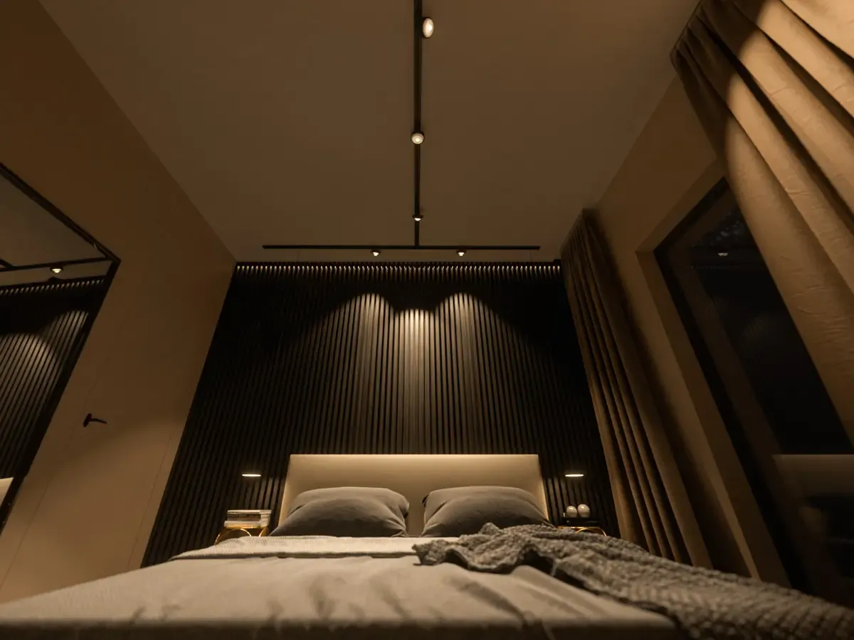 Schlafzimmer mit TRIvario Schiene über dem Bett Schlafzimmer mit TRIvario Schiene über dem Bett